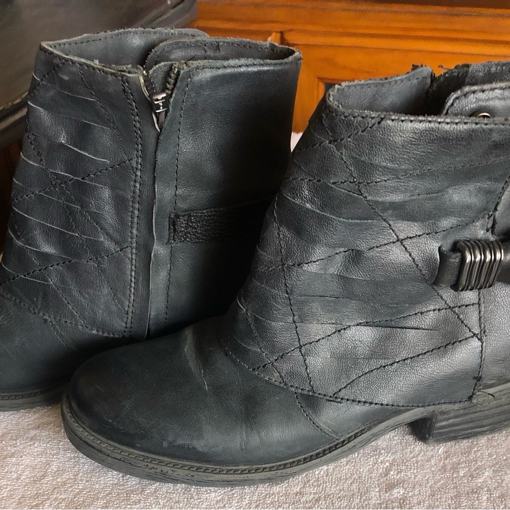 OTBT size 9 Black Leather ankle boots